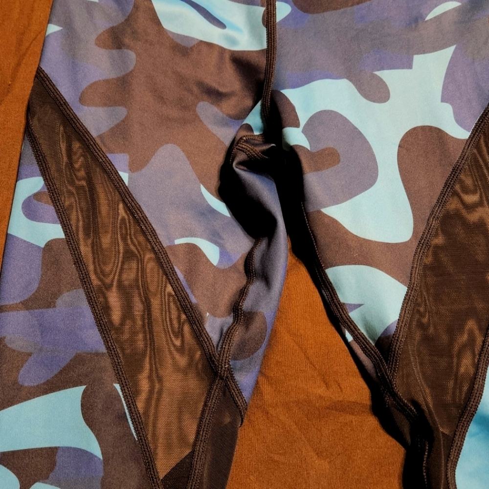 Zyia camo athletic pants